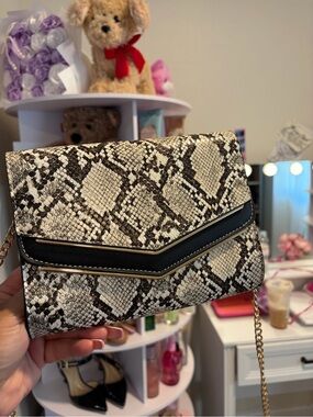 Python-Print Chain Strap Crossbody Bag - Black & Cream
